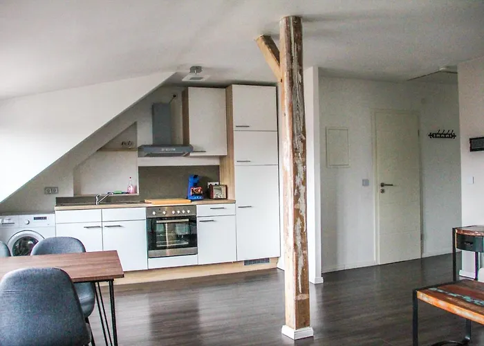 Exklusive 2 Zi. Dachgeschosswohnung In Top Lage!