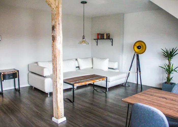 Exklusive 2 Zi. Dachgeschosswohnung In Top Lage!