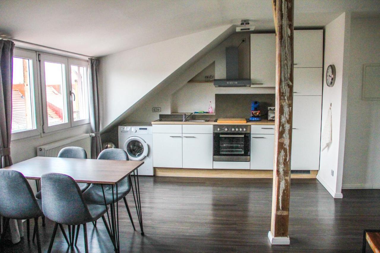 Apartment Exklusive 2 Zi. Dachgeschosswohnung In Lage! *