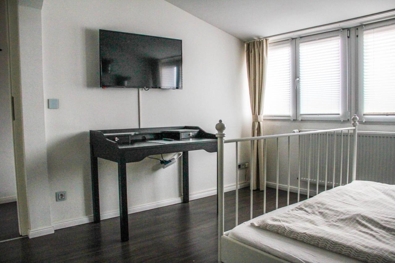 Exklusive 2 Zi. Dachgeschosswohnung In Lage! *