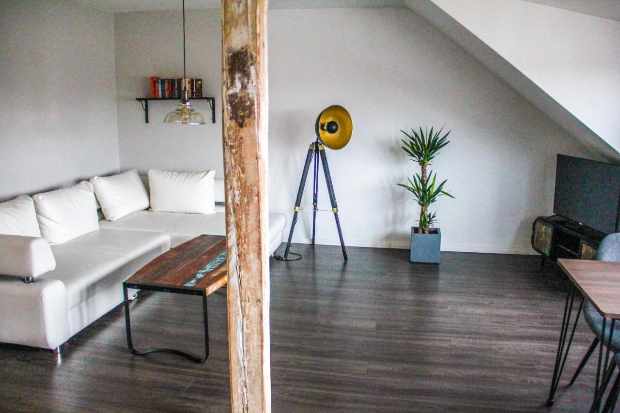 Exklusive 2 Zi. Dachgeschosswohnung In Lage! Bremen
