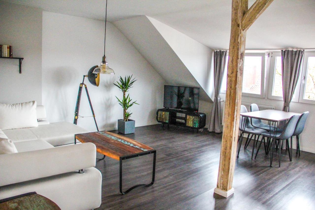Exklusive 2 Zi. Dachgeschosswohnung In Lage! Apartment *
